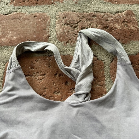 Lululemon Twist Back Tank Women's size 6 Built in bra Light Purple - Picture 2 of 16